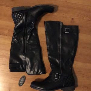 Size 8.5 wide calf black boots